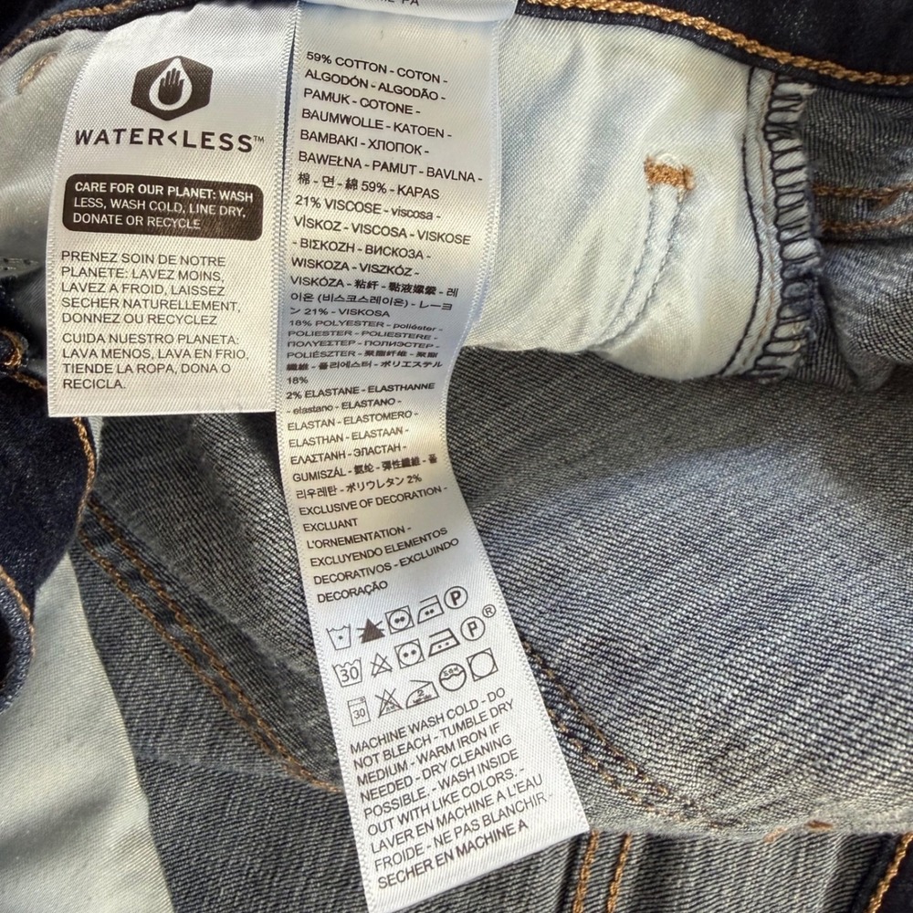 Levi's Classic Bermuda Denim Shorts Women's 18W Dark Wash Mid Rise - Picture 5 of 13